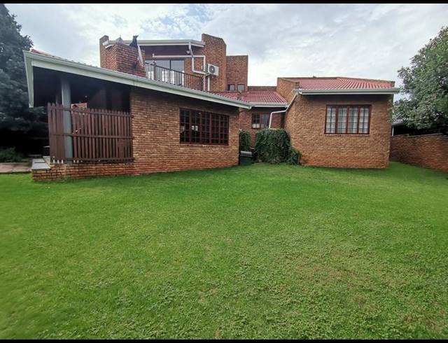 4 BEDROOM HOUSE FOR SALE IN VANDERBIJLPARK SW 5